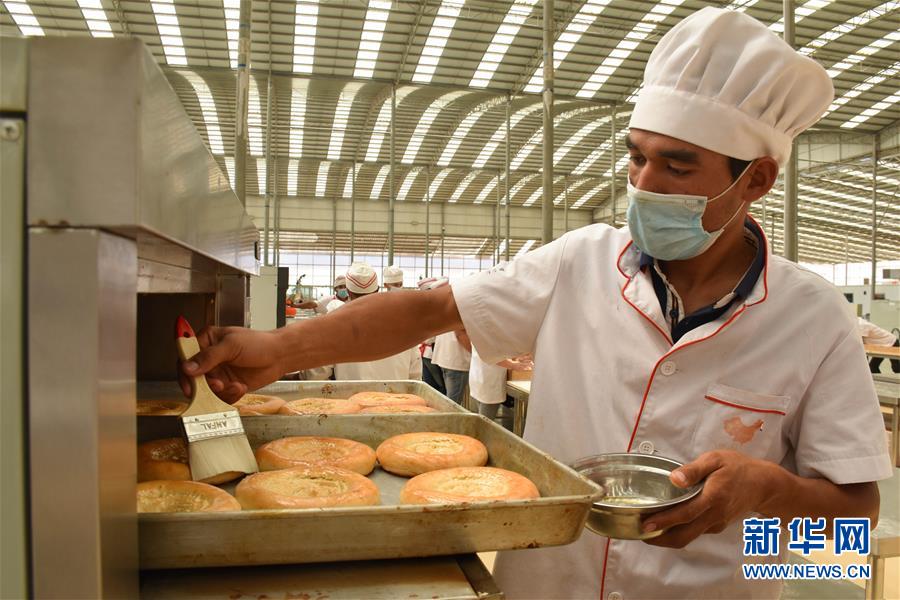 （決戰(zhàn)決勝脫貧攻堅(jiān)&middot;圖文互動）（3）新疆喀什：馕產(chǎn)業(yè)助脫貧