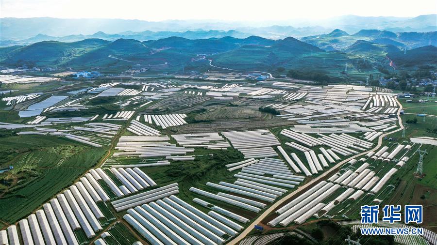 （新華全媒頭條&middot;走向我們的小康生活&middot;圖文互動(dòng)）（12）三幅&ldquo;圖鑒&rdquo;說(shuō)變遷&mdash;&mdash;貴州&ldquo;穿越時(shí)空&rdquo;的脫貧印記