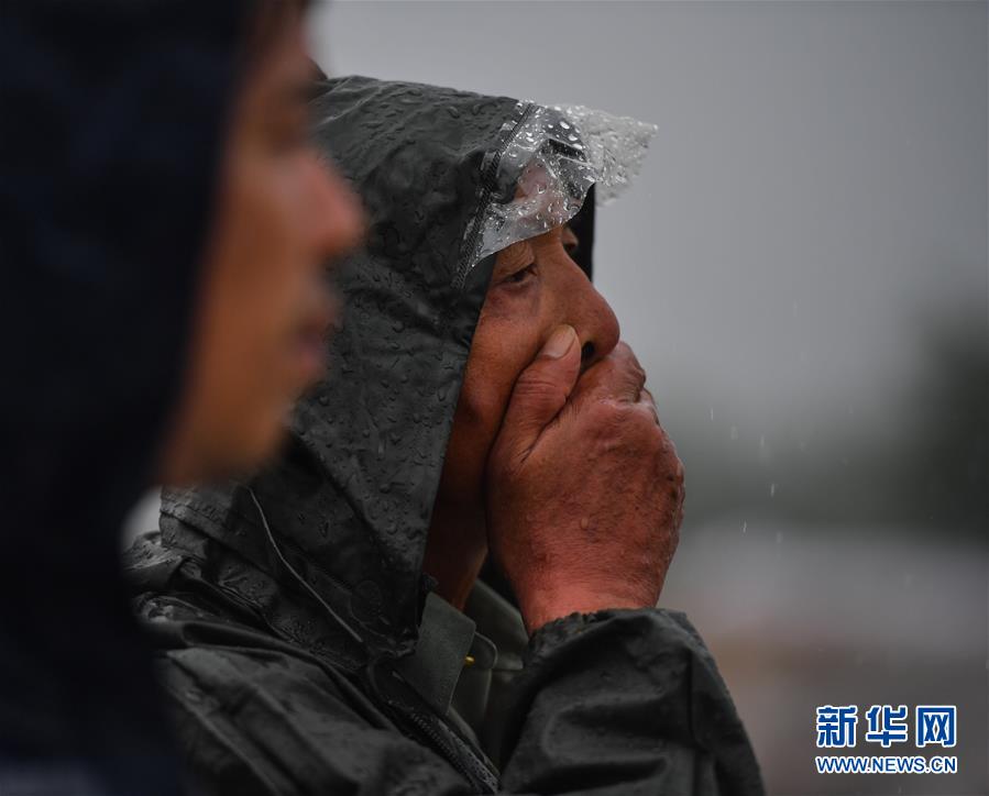 （防汛抗洪&middot;圖文互動(dòng)）（3）長江大堤上的&ldquo;父子之約&rdquo;