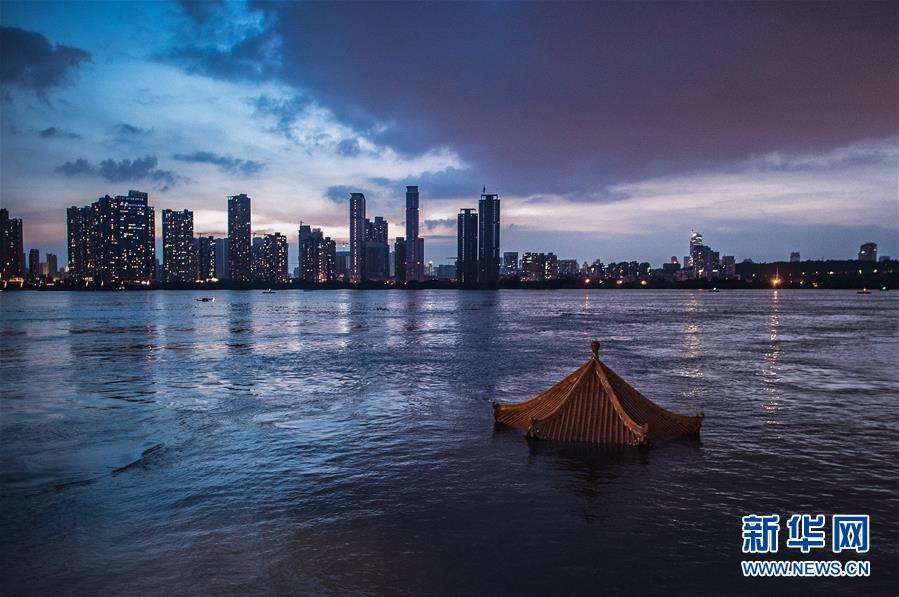 （在習(xí)近平新時代中國特色社會主義思想指引下&mdash;&mdash;新時代新作為新篇章&middot;習(xí)近平總書記關(guān)切事&middot;圖文互動）（1）戰(zhàn)疫魔,斗洪魔&mdash;&mdash;湖北全力應(yīng)對防疫、防汛疊加&ldquo;雙考&rdquo;