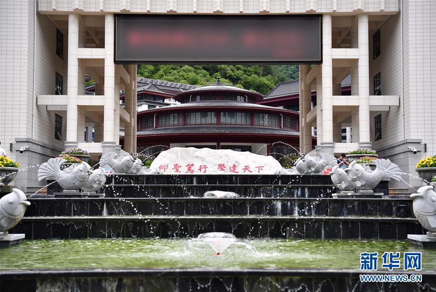 （新華視點&middot;圖文互動）（3）學(xué)校建漂亮點本無錯，為何這所&ldquo;豪華中學(xué)&rdquo;讓人困惑？