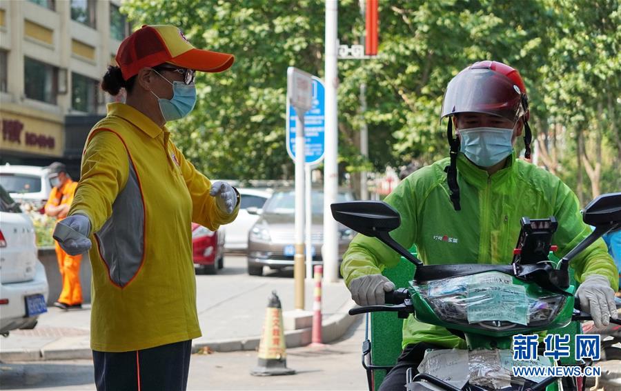 （總書記推動(dòng)的改革身邊事&middot;文化改革篇）（4）特寫：&ldquo;生活便利了，環(huán)境變美了，人也舒心了&rdquo; &mdash;&mdash;感受基層文明實(shí)踐站里的惠民服務(wù)