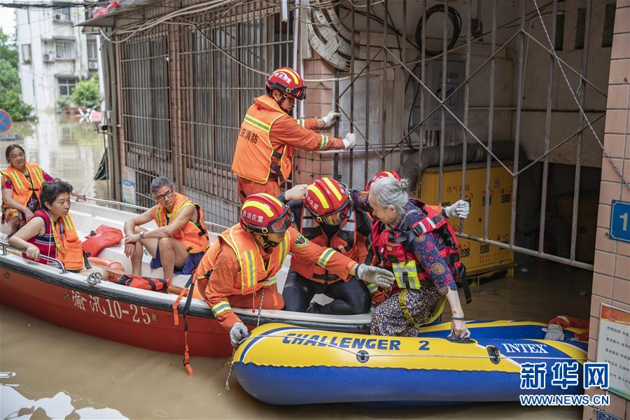 （防汛抗洪&middot;圖文互動(dòng)）（11）筑起防大汛的堅(jiān)強(qiáng)防線&mdash;&mdash;重慶防御長(zhǎng)江、嘉陵江過(guò)境洪峰現(xiàn)場(chǎng)記錄