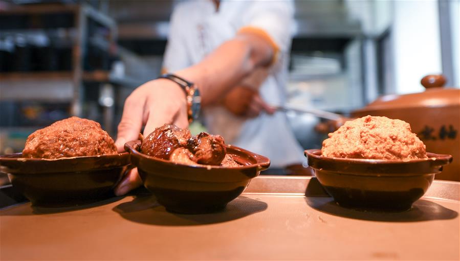 （在習(xí)近平新時代中國特色社會主義思想指引下&mdash;&mdash;新時代新作為新篇章&middot;習(xí)近平總書記關(guān)切事&middot;圖文互動）（2）讓&ldquo;舌尖上的節(jié)約&rdquo;成為習(xí)慣&mdash;&mdash;全社會營造浪費(fèi)可恥、節(jié)約為榮的氛圍掃描