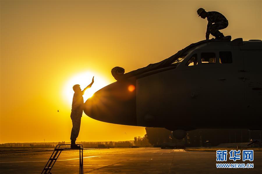 （在習(xí)近平強(qiáng)軍思想指引下&middot;我們?cè)趹?zhàn)位報(bào)告&middot;圖文互動(dòng)）（5）雷霆&ldquo;戰(zhàn)神&rdquo;向戰(zhàn)而飛&mdash;&mdash;空軍航空兵某師牢記囑托備戰(zhàn)打仗記事