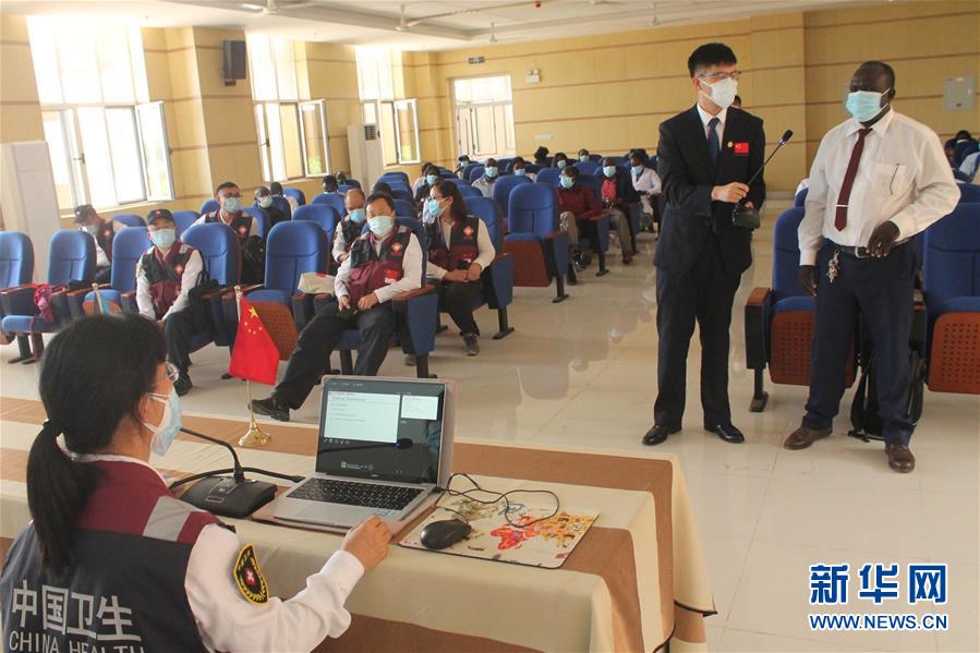 （國(guó)際&middot;圖文互動(dòng)）（1）中國(guó)抗疫醫(yī)療專家組對(duì)南蘇丹疫情防控人員開(kāi)展培訓(xùn)