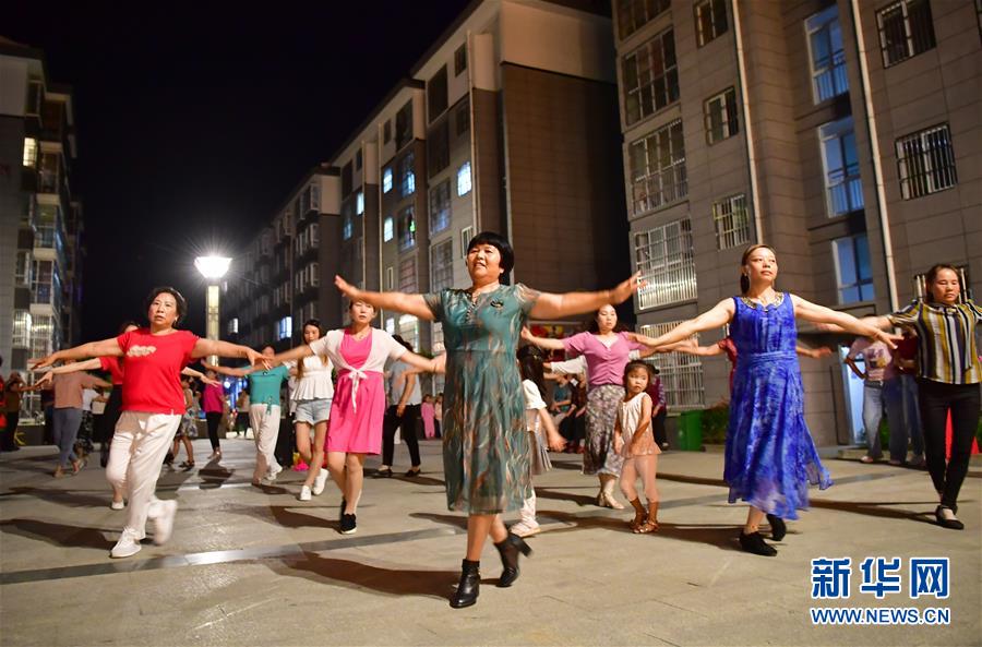 （走向我們的小康生活&middot;圖文互動）（4）&ldquo;樓上過日子，樓下賺票子&rdquo;&mdash;&mdash;來自陜西安康的易地扶貧搬遷一線觀察