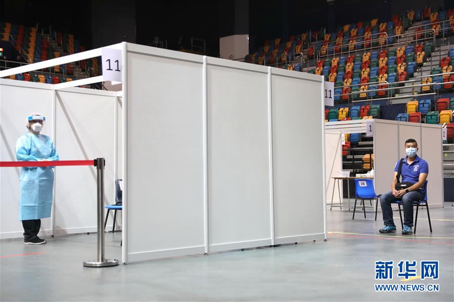 （圖文互動）（3）特寫：新冠病毒普檢首日，香港市民踴躍參與