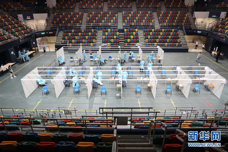 （圖文互動）（1）特寫：新冠病毒普檢首日，香港市民踴躍參與