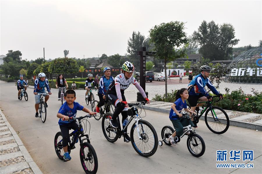 （走向我們的小康生活&middot;圖文互動(dòng)）（2）小山村辦起&ldquo;騎行俱樂(lè)部&rdquo;&mdash;&mdash;鄉(xiāng)村變富變美帶來(lái)的新鮮事