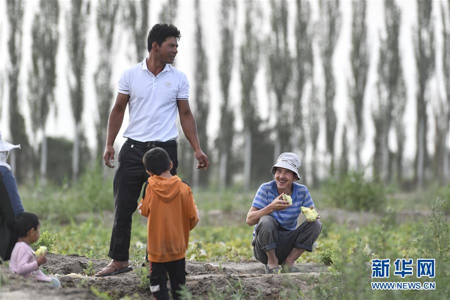 (決戰(zhàn)決勝脫貧攻堅·圖文互動)(1)“窮”鄉(xiāng)富戶的販瓜生意經