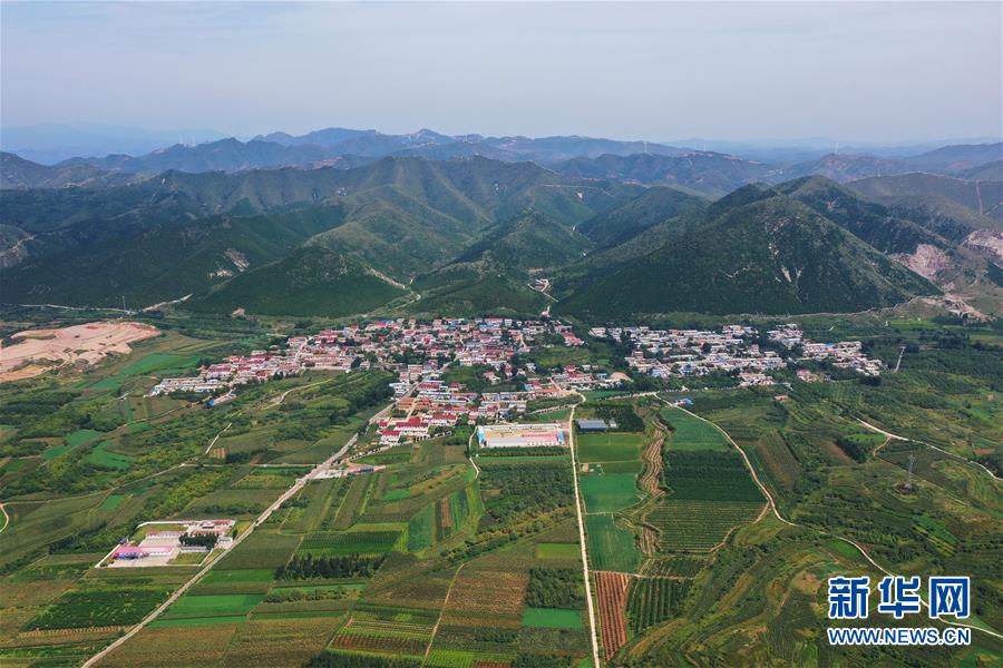 （新華全媒頭條&middot;走向我們的小康生活&middot;圖文互動(dòng)）（13）長(zhǎng)城腳下，小康村串成&ldquo;珍珠鏈&rdquo;