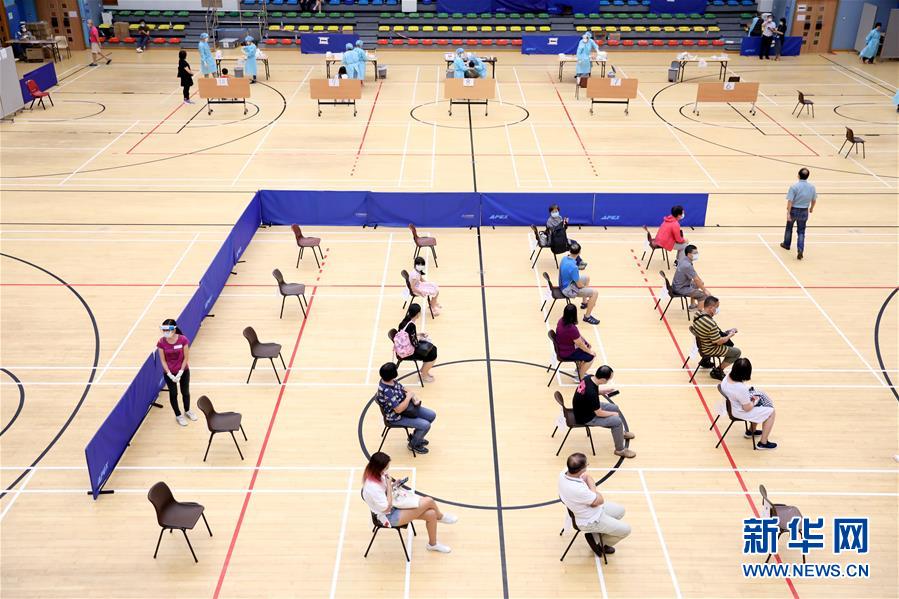 （圖文互動）（3）&ldquo;身為醫(yī)護(hù)人員一分子，應(yīng)該出來幫忙&rdquo;&mdash;&mdash;參與新冠病毒社區(qū)檢測的香港醫(yī)護(hù)人員速寫