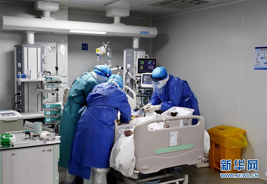 （抗疫一線醫(yī)務(wù)人員英雄群體&middot;圖文互動）（11）人民軍醫(yī)的赤誠守望&mdash;&mdash;軍隊支援湖北醫(yī)療隊抗擊新冠肺炎疫情記事