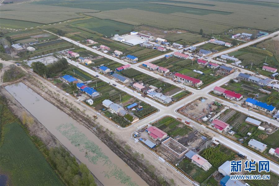 （決戰(zhàn)決勝脫貧攻堅(jiān)&middot;圖文互動(dòng)）（1）團(tuán)結(jié)村的李輝新傳