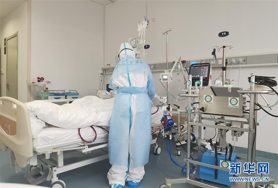 （抗疫一線醫(yī)務(wù)人員英雄群體&middot;圖文互動）（1）&ldquo;救治危重病人，我們拼盡全力&rdquo;&mdash;&mdash;記四川大學(xué)華西醫(yī)院援鄂重癥救治醫(yī)療隊