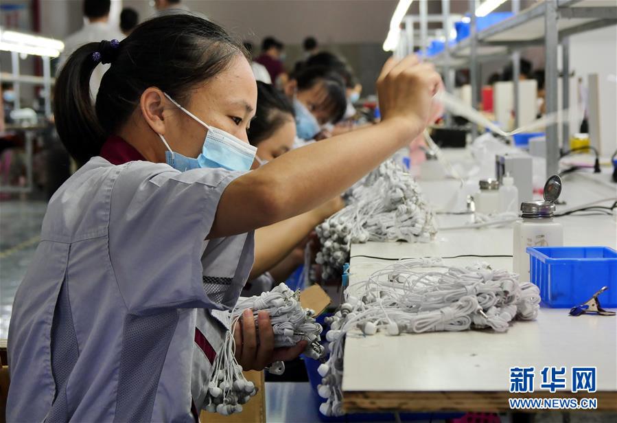 （決戰(zhàn)決勝脫貧攻堅(jiān)&middot;圖文互動(dòng)）（12）同飲一江水 攜手&ldquo;斬窮根&rdquo;&mdash;&mdash;深圳對(duì)口廣西河池、百色扶貧協(xié)作見(jiàn)聞