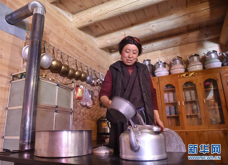 （新華全媒頭條&middot;圖文互動(dòng)）（4）命運(yùn)的轉(zhuǎn)折&mdash;&mdash;寫在四川甘孜藏族自治州建州70年之際