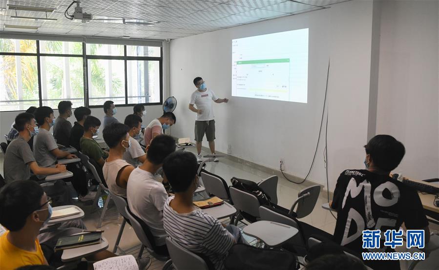 （在習近平新時代中國特色社會主義思想指引下&mdash;&mdash;新時代新作為新篇章&middot;習近平總書記關切事&middot;圖文互動）（9）我家大門常打開&mdash;&mdash;經濟特區(qū)全方位對外開放故事