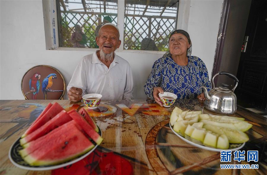 (新華全媒頭條·圖文互動)(2)新天地 新兒女 新奇跡——脫貧攻堅(jiān)繪就新疆新圖景