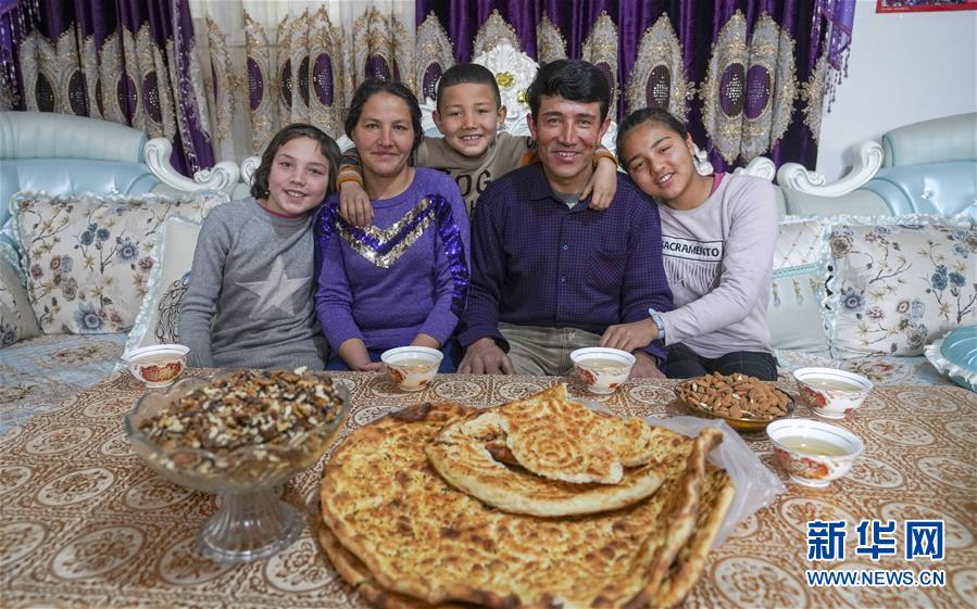 (新華全媒頭條·圖文互動)(7)新天地 新兒女 新奇跡——脫貧攻堅(jiān)繪就新疆新圖景