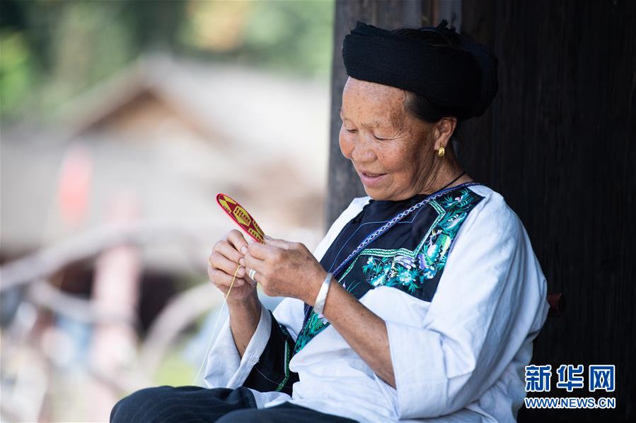 （習(xí)近平的小康故事&middot;新華網(wǎng)&middot;圖文互動(dòng)）（4）&ldquo;讓所有老年人都能有一個(gè)幸福美滿(mǎn)的晚年&rdquo;&mdash;&mdash;習(xí)近平和尊老養(yǎng)老的故事