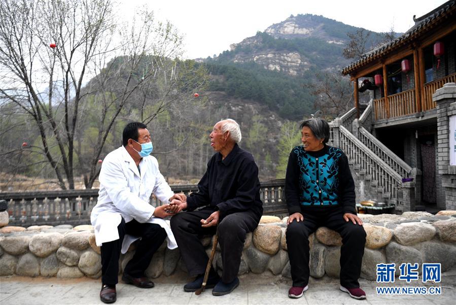 （習(xí)近平的小康故事&middot;新華網(wǎng)&middot;圖文互動(dòng)）（9）&ldquo;讓所有老年人都能有一個(gè)幸福美滿(mǎn)的晚年&rdquo;&mdash;&mdash;習(xí)近平和尊老養(yǎng)老的故事
