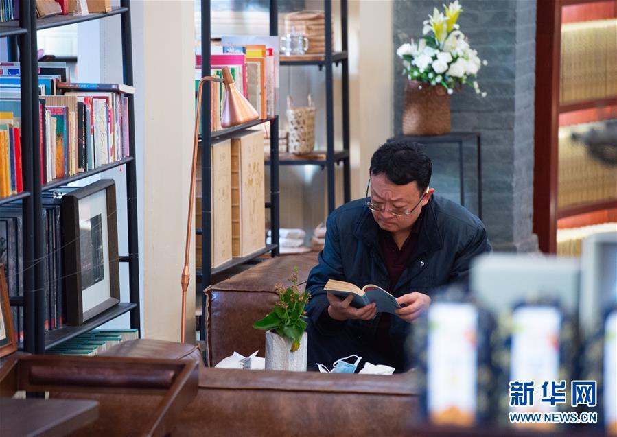 （新華全媒頭條&middot;圖文互動(dòng)）（2）我們都是讀者&mdash;&mdash;促進(jìn)全民閱讀 構(gòu)建書(shū)香社會(huì) 