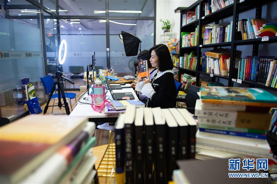 （新華全媒頭條&middot;圖文互動(dòng)）（3）我們都是讀者&mdash;&mdash;促進(jìn)全民閱讀 構(gòu)建書(shū)香社會(huì) 