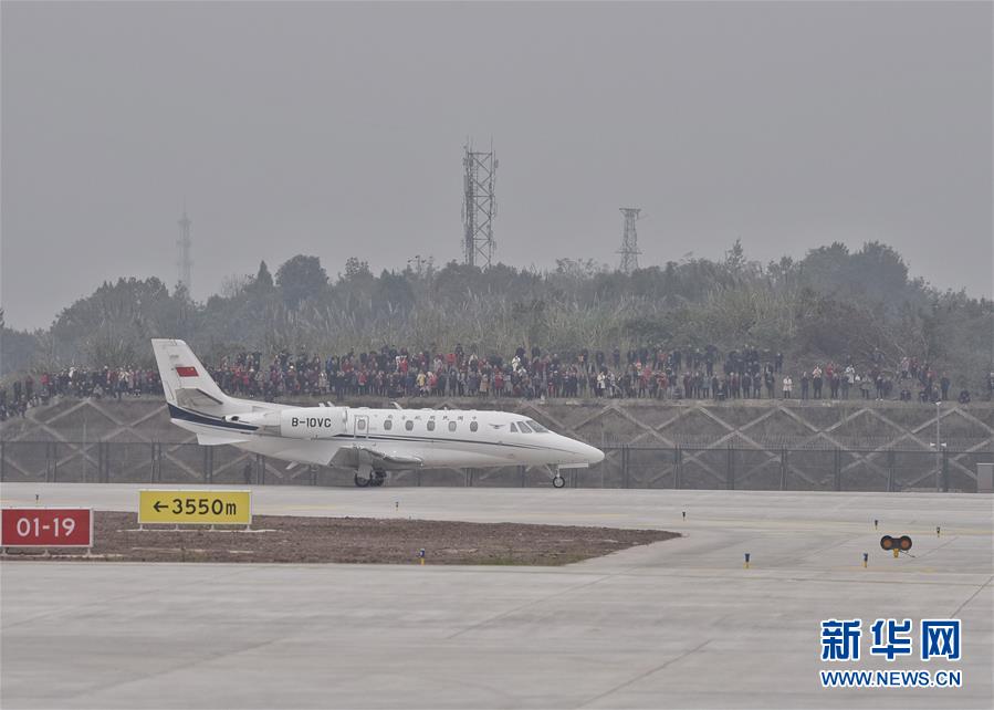 （經(jīng)濟(jì)）（3）成都天府國際機(jī)場開始校飛