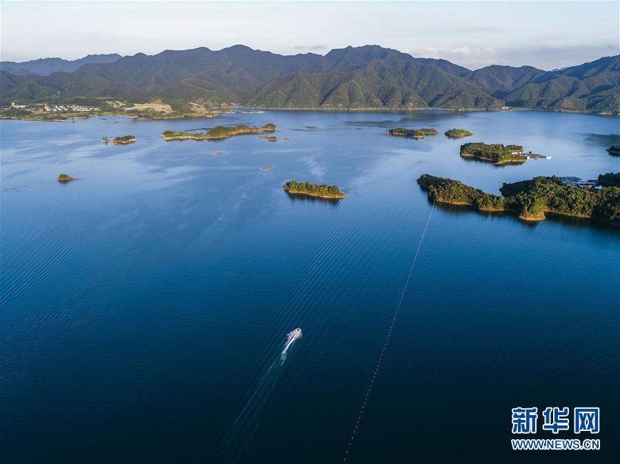 （新華全媒頭條&middot;圖文互動(dòng)）（9）歷史交匯點(diǎn)上的宏偉藍(lán)圖 &mdash;&mdash;《中共中央關(guān)于制定國民經(jīng)濟(jì)和社會發(fā)展第十四個(gè)五年規(guī)劃和二〇三五年遠(yuǎn)景目標(biāo)的建議》誕生記