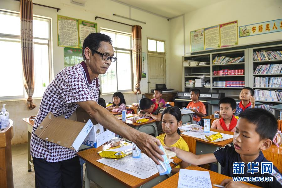 （新華全媒頭條&middot;圖文互動(dòng)）（12）歷史交匯點(diǎn)上的宏偉藍(lán)圖&mdash;&mdash;《中共中央關(guān)于制定國民經(jīng)濟(jì)和社會發(fā)展第十四個(gè)五年規(guī)劃和二〇三五年遠(yuǎn)景目標(biāo)的建議》誕生記