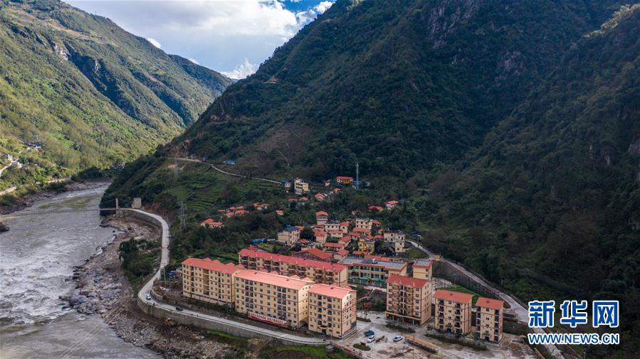 （決戰(zhàn)決勝脫貧攻堅&middot;圖文互動）（3）搬遷點的快樂事&mdash;&mdash;云南努力讓搬遷群眾安居樂業(yè)