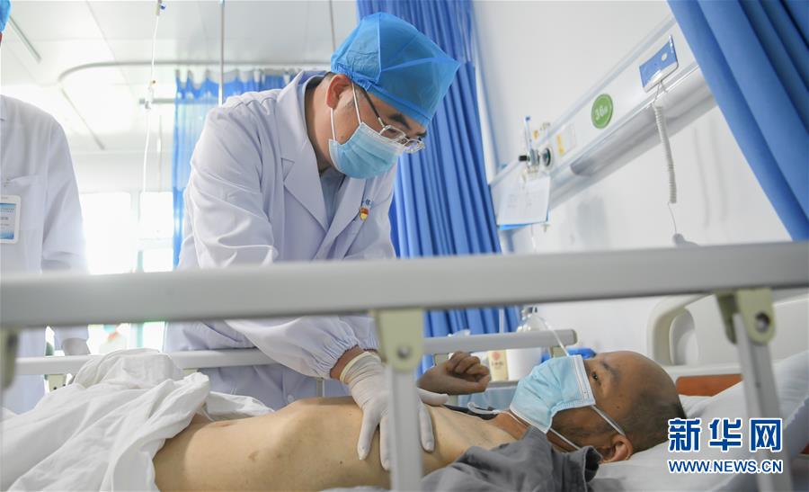 （抗疫先進(jìn)事跡&middot;圖文互動）（4）張定宇：疫情&ldquo;暴風(fēng)眼&rdquo;里，&ldquo;漸凍&rdquo;之軀與時間賽跑