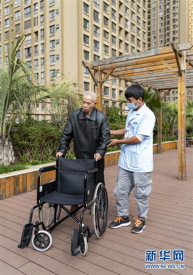 （五中全會(huì)精神在基層&middot;圖文互動(dòng)）（1）許你一個(gè)暖暖的&ldquo;人生秋天&rdquo;&mdash;&mdash;看&ldquo;春城&rdquo;這座小樓如何盤(pán)活養(yǎng)老事業(yè)