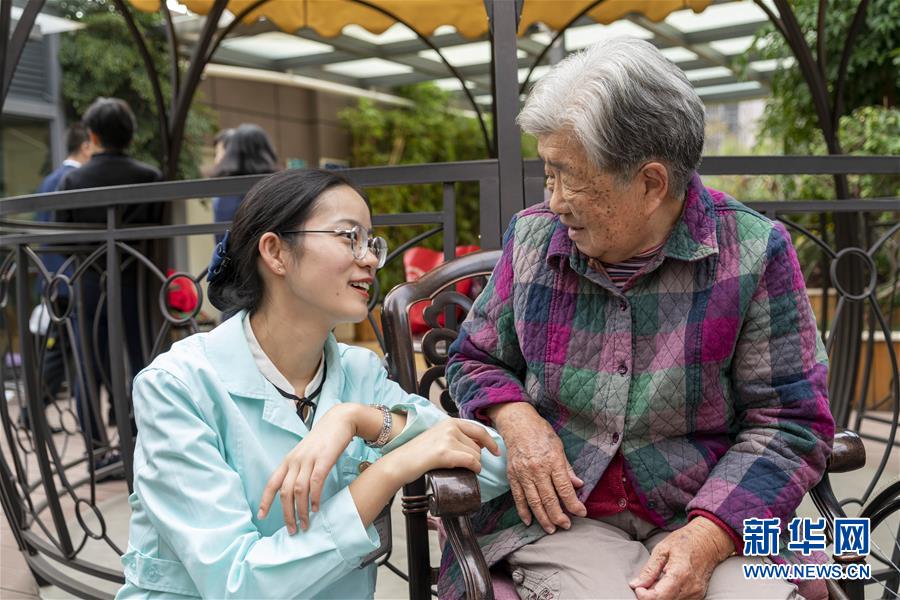 （五中全會(huì)精神在基層&middot;圖文互動(dòng)）（3）許你一個(gè)暖暖的&ldquo;人生秋天&rdquo;&mdash;&mdash;看&ldquo;春城&rdquo;這座小樓如何盤(pán)活養(yǎng)老事業(yè)