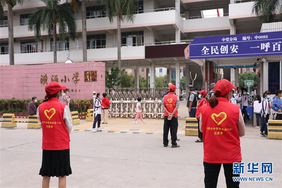 （全面建成小康社會(huì)&ldquo;百城千縣萬(wàn)村調(diào)研行&rdquo;&middot;圖文互動(dòng)）（1）產(chǎn)業(yè)強(qiáng)起來(lái) 精神富起來(lái)&mdash;&mdash;廣東潢涌&ldquo;落后地&rdquo;變&ldquo;明星村&rdquo;的小康之路