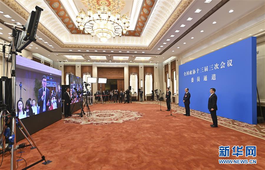 （兩會(huì)&middot;政協(xié)開幕）（7）接受采訪