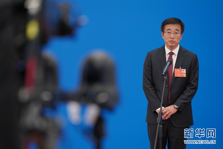 （兩會(huì)&middot;政協(xié)開(kāi)幕&middot;XHDW）（2）接受采訪