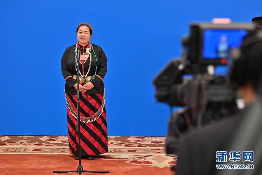 （兩會(huì)&middot;XHDW）（5）接受采訪