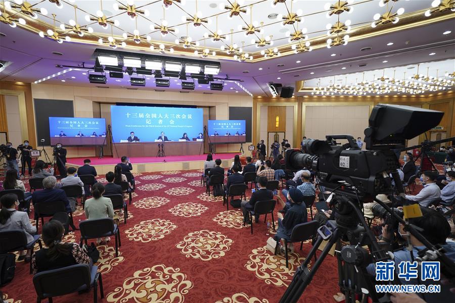 （兩會(huì)&middot;XHDW）（5）國務(wù)委員兼外交部長王毅回答中外記者提問