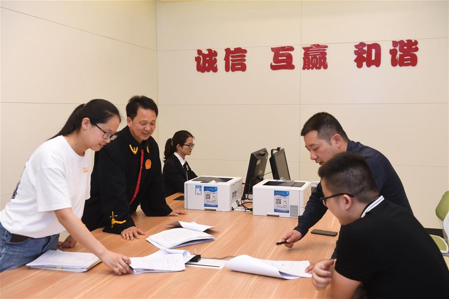 （&ldquo;中國面貌&rdquo;系列述評&middot;圖文互動(dòng)）（7）法治中國&mdash;&mdash;70年中國面貌變遷述評之四