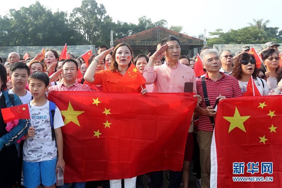 （圖文互動）（1）&ldquo;我和我的祖國，一刻也不能分割&rdquo;&mdash;&mdash;解放軍駐香港部隊與市民共同慶祝國慶70周年見聞