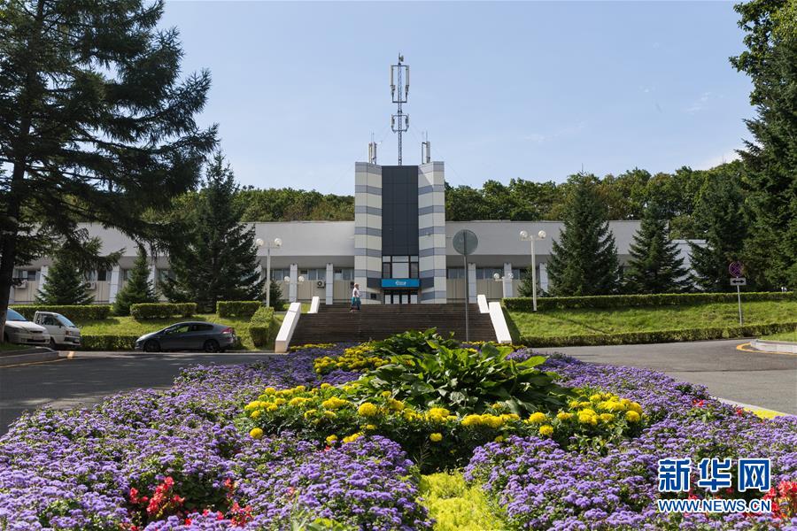 （新華全媒頭條&middot;出訪(fǎng)&middot;圖文互動(dòng)）（1）你的目光我的暖&mdash;&mdash;記習(xí)近平主席訪(fǎng)問(wèn)&ldquo;海洋&rdquo;全俄兒童中心