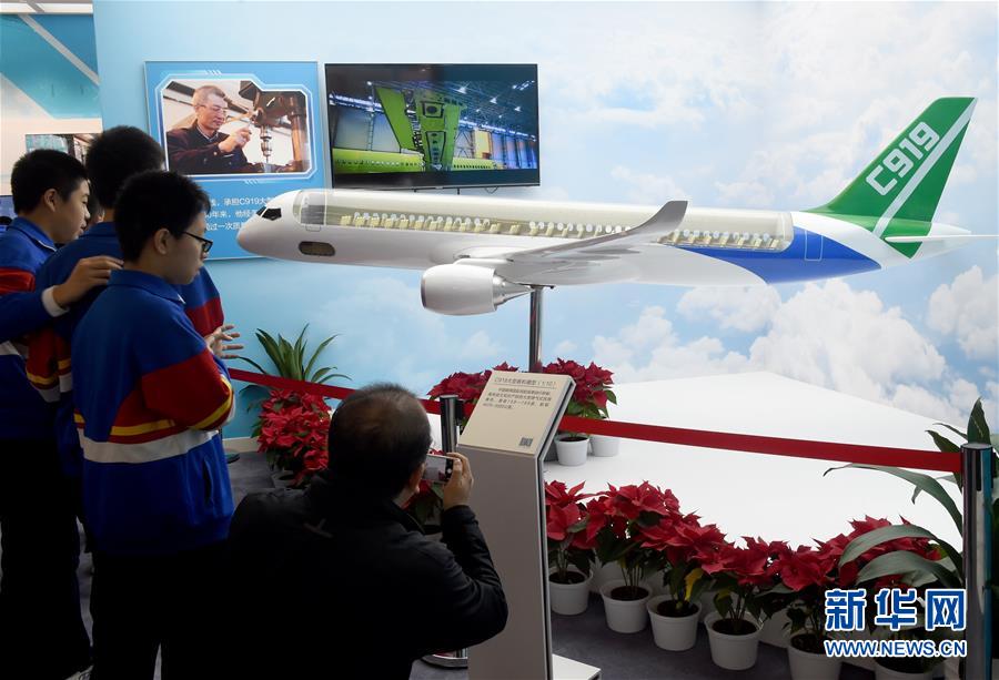 （新華全媒頭條&middot;圖文互動(dòng)）（3）從歷史中汲取繼續(xù)前進(jìn)的力量&mdash;&mdash;習(xí)近平總書(shū)記參觀(guān)慶祝改革開(kāi)放40周年大型展覽側(cè)記