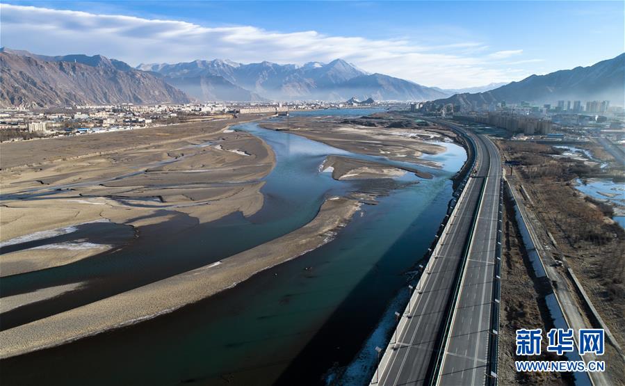 （兩會(huì)前夕看落實(shí)&middot;圖文互動(dòng)）（2）格?；ㄩ_ 幸福路寬&mdash;&mdash;西藏落實(shí)習(xí)近平總書記全國(guó)兩會(huì)重要講話精神紀(jì)實(shí)