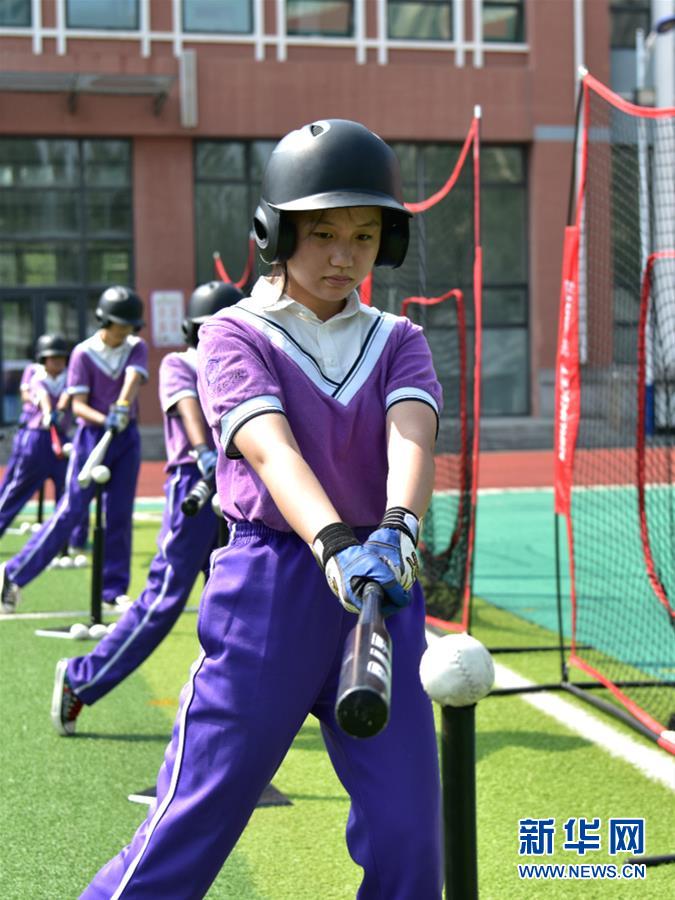 （體育&middot;圖文互動）（3）（在習(xí)近平新時代中國特色社會主義思想指引下&mdash;&mdash;新時代新作為新篇章&middot;總書記關(guān)心的百姓身邊事）奔跑吧，少年！&mdash;&mdash;體育讓孩子們插上強壯的翅膀（配本社同題文字稿）