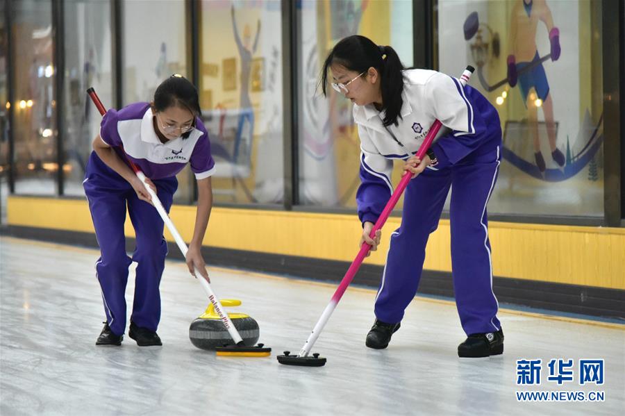 （體育&middot;圖文互動）（4）（在習(xí)近平新時代中國特色社會主義思想指引下&mdash;&mdash;新時代新作為新篇章&middot;總書記關(guān)心的百姓身邊事）奔跑吧，少年！&mdash;&mdash;體育讓孩子們插上強壯的翅膀（配本社同題文字稿）