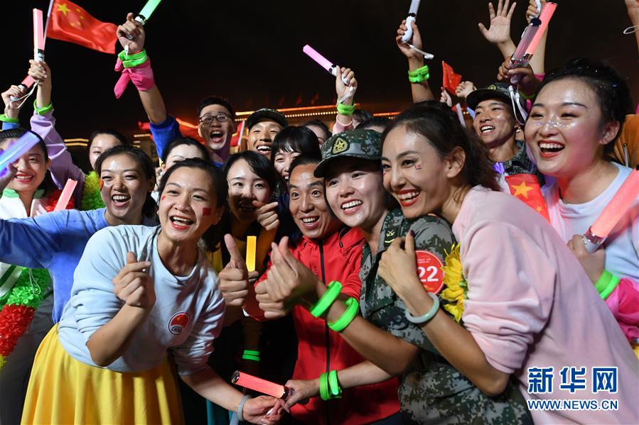 （新華全媒頭條&middot;圖文互動(dòng)）（9）彩云長(zhǎng)在有新天&mdash;&mdash;黨的十九大以來(lái)以習(xí)近平同志為核心的黨中央關(guān)心推進(jìn)宣傳思想工作紀(jì)實(shí)