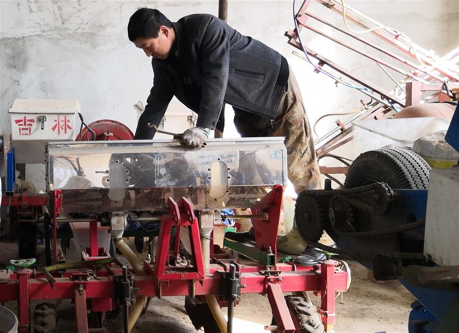 （在習近平新時代中國特色社會主義思想指引下&mdash;&mdash;新時代新作為新篇章&middot;習近平總書記關切事&middot;圖文互動）（3）為農(nóng)田注入硬核生產(chǎn)力&mdash;&mdash;一些地方春耕中農(nóng)業(yè)科技創(chuàng)新掃描